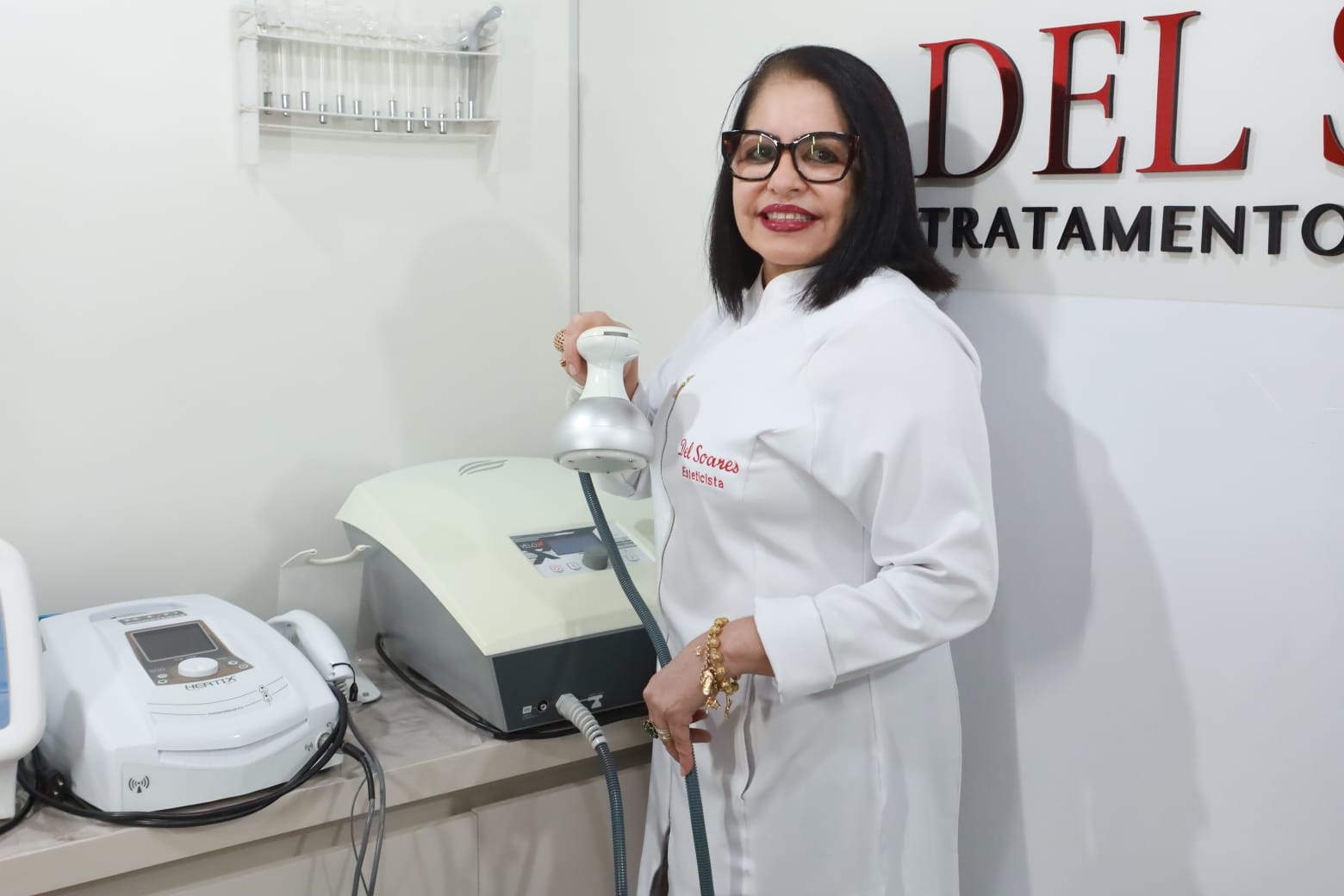 Del Soares realizando procedimento